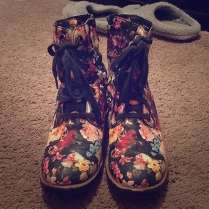 Black flower boots.